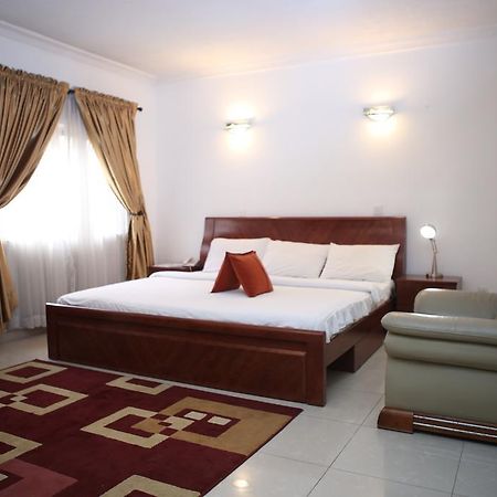 The Habitat Suites International Lagos Phòng bức ảnh