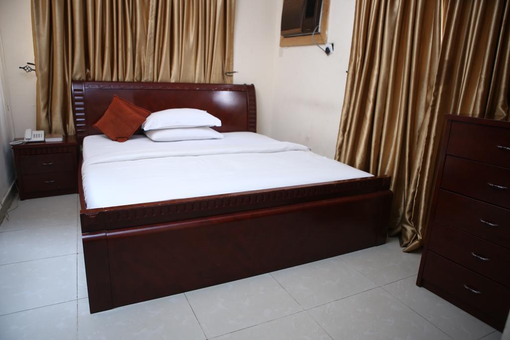 The Habitat Suites International Lagos Phòng bức ảnh