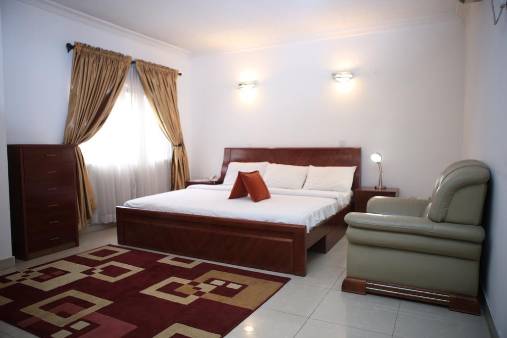 The Habitat Suites International Lagos Phòng bức ảnh