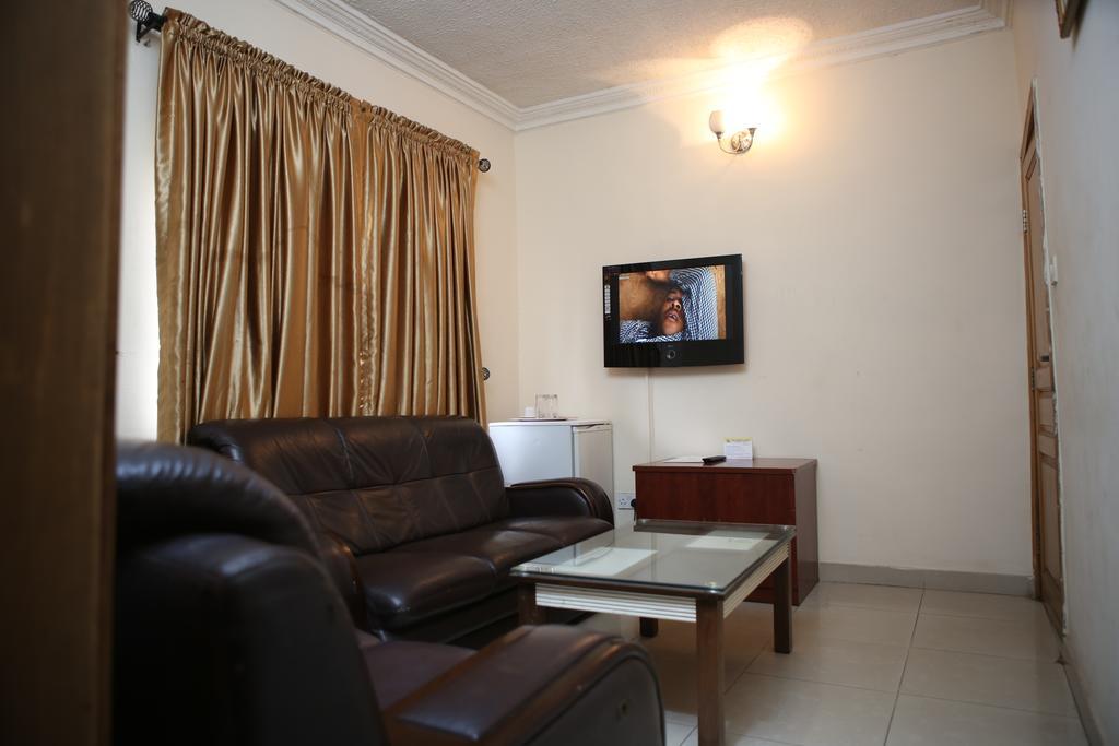The Habitat Suites International Lagos Phòng bức ảnh