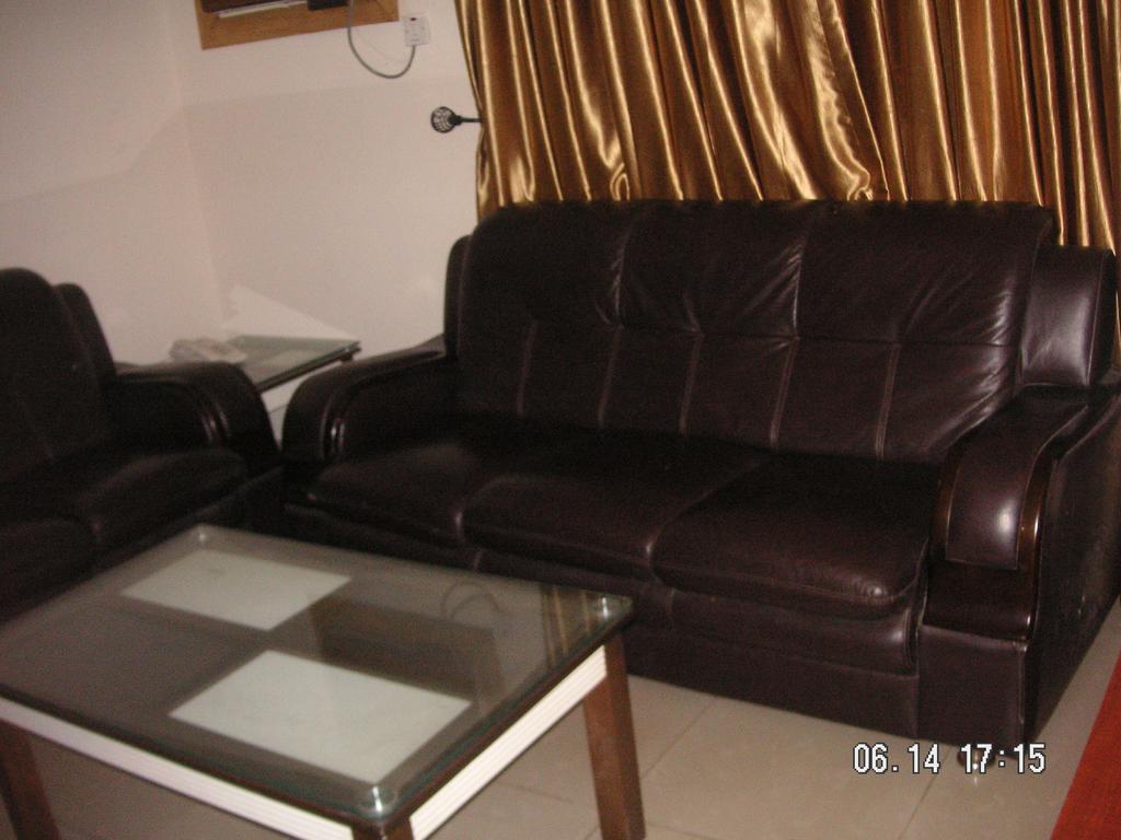 The Habitat Suites International Lagos Phòng bức ảnh
