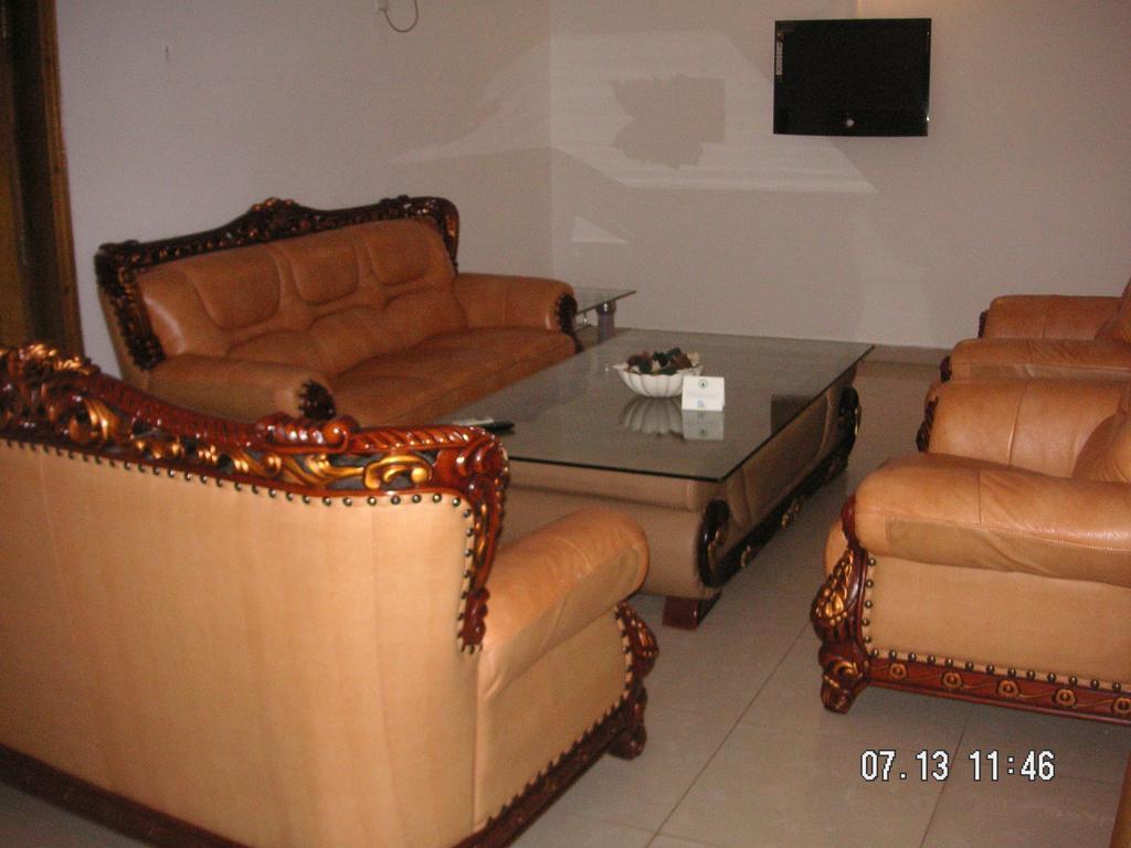 The Habitat Suites International Lagos Phòng bức ảnh