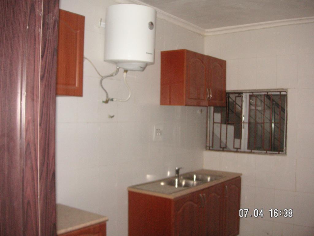 The Habitat Suites International Lagos Phòng bức ảnh