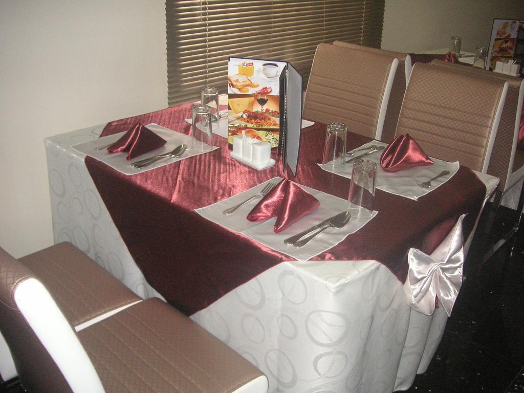 The Habitat Suites International Lagos Ngoại thất bức ảnh