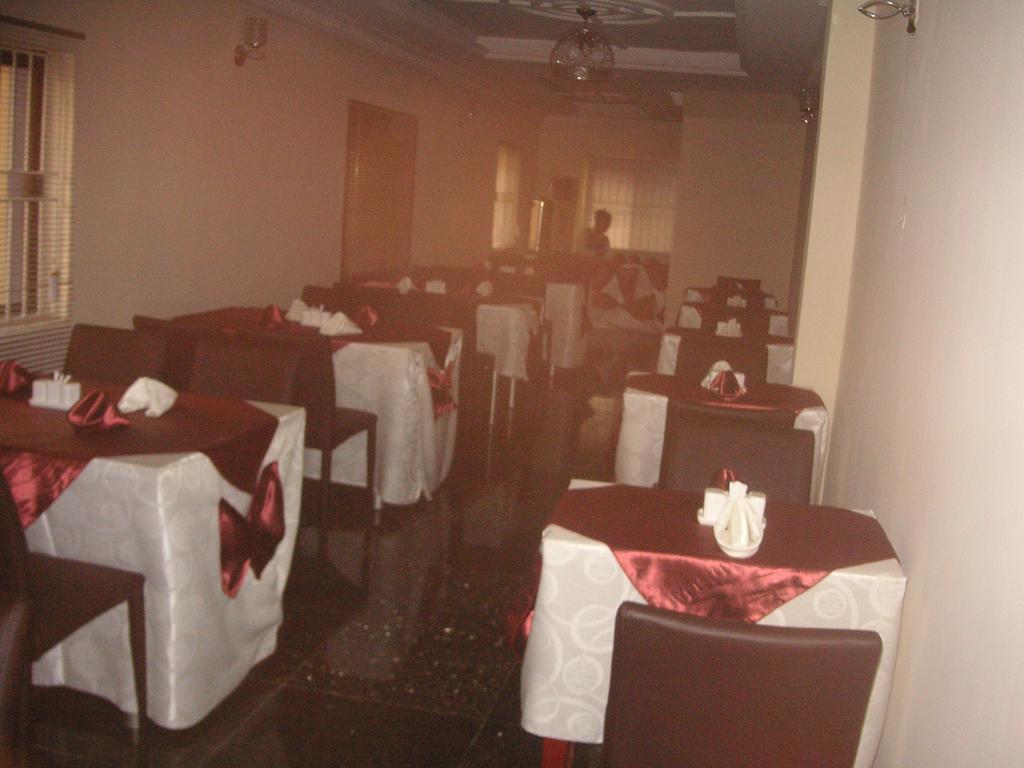 The Habitat Suites International Lagos Ngoại thất bức ảnh